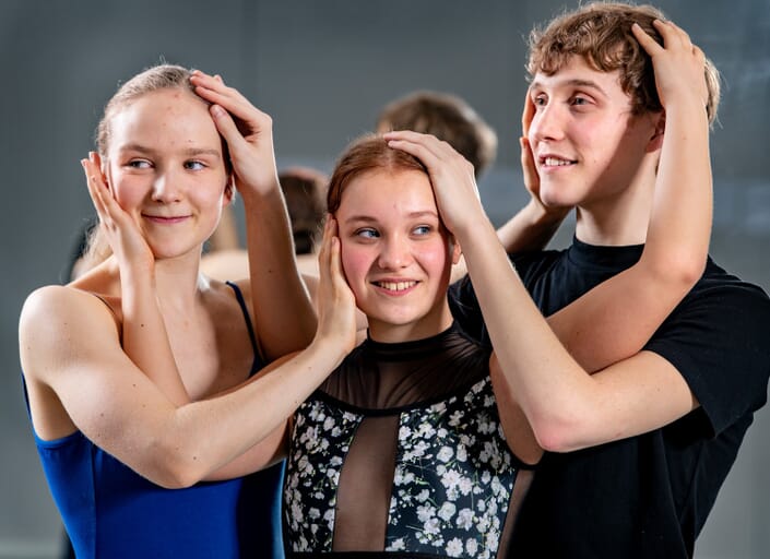 Melanie Esperssen, Olivia Sommer og Teade Abma – balletskolen i Holstebro. Fotograf Jens Bach balletskolen